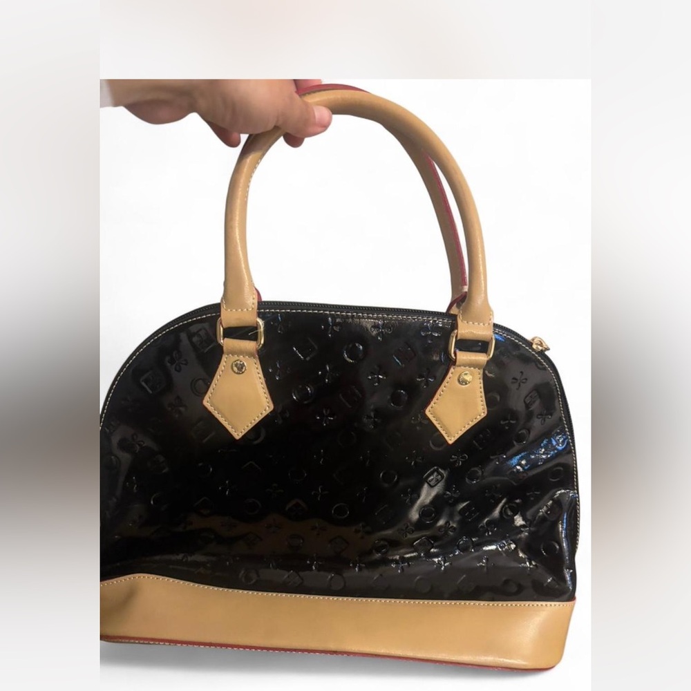 Gorgeous INVECE Patent Leather DOME Hand Bag Black Nude Red Trim Made in Italy